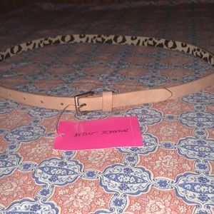 4/$10🌻🌻Thin blush betsey Johnson belt